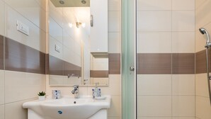 Unclassified image, 5 of 30, button - Modern & Freshly Decorated Apartment With Terrace, Near the Beach (Kastela)