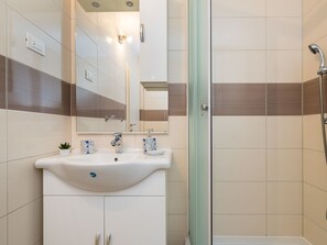 Apartment | Bathroom
