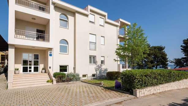 Unclassified image, 1 of 30, button - Modern & Freshly Decorated Apartment With Terrace, Near the Beach (Kastela)