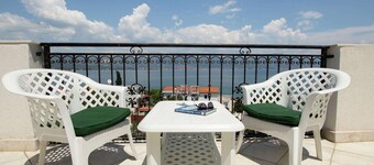 Top Floor Apartment With a Sea View Terrace Near the Sea