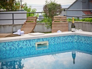 Pool - Luxury Apartment in Private Home With Private Pool & Garden, Bbq, Wifi, Parking (Podstrana)