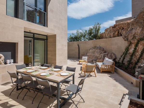 Balcony - Brand New, Modern & Stylish Villa With a Pool and Stunning Views (Sutivan)