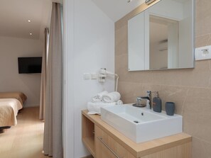 Shower - Brand New, Modern & Stylish Villa With a Pool and Stunning Views (Sutivan)