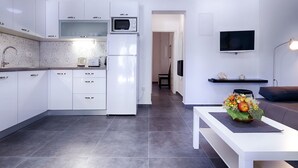 Living room - Centrally Located, new & Modern Apartment With Veranda, Close to the Beach (Komiza)