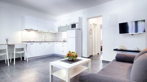 Dining - Centrally Located, new & Modern Apartment With Veranda, Close to the Beach (Komiza)