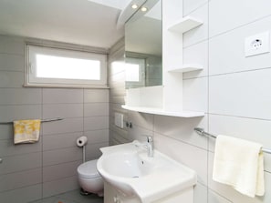 Bathroom | Shower, towels