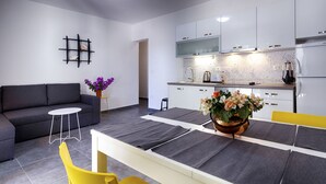 Ảnh chưa phân loại, 4 trong số 18 ảnh, nút