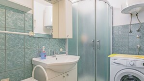 Douche, serviettes fournies