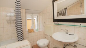 Apartment | Bathroom