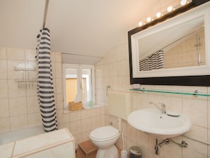 Apartment | Bathroom