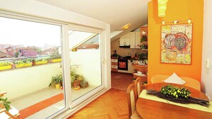 Dining - Colourful Apartment in Dalmatia With Furnished Balcony (Zadar)