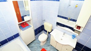 Apartment | Bathroom | Combined shower/bathtub, towels - Colourful Apartment in Dalmatia With Furnished Balcony (Zadar)