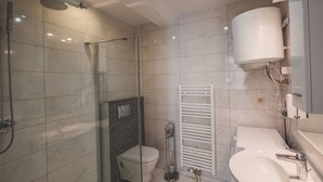 Apartment | Bathroom | Shower, towels