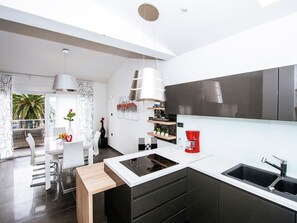 Apartment | Private kitchen | Cookware/dishes/utensils