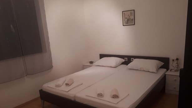 Apartment | Room amenity - Lovely Apartment in Pirovac With Balcony (Pirovac)
