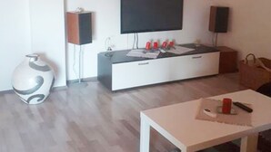 Apartment | Living room - Lovely Apartment in Pirovac With Balcony (Pirovac)