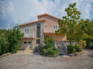 Reception - Charming Holiday Home in Grubine With Pool (Podbablje)