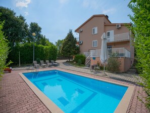 Exterior - Charming Holiday Home in Grubine With Pool (Podbablje)
