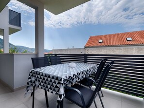Balcony - Modern Apartment in Komiža With Verandah (Komiza)