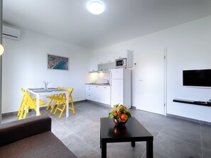 Living room - Modern Apartment in Komiža With Verandah (Komiza)