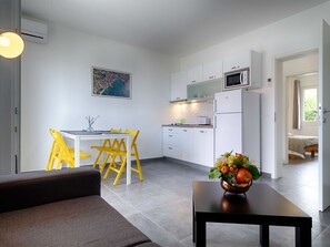 Dining - Modern Apartment in Komiža With Verandah (Komiza)