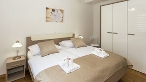 Villa | 1 bedroom, WiFi, individually furnished - Modern Villa in Kastel Novi With Swimming Pool (Kastela)