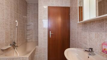 Apartment | Bathroom | Towels