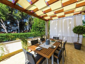 Villa | Dining