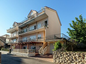 Exterior - Modern Holiday Home at Podstrana with Hot Tub & Sauna (Podstrana)