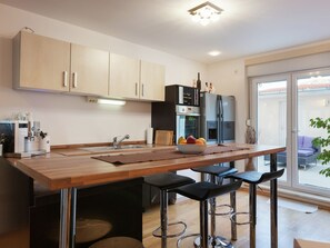 Dining - Modern Holiday Home at Podstrana with Hot Tub & Sauna (Podstrana)
