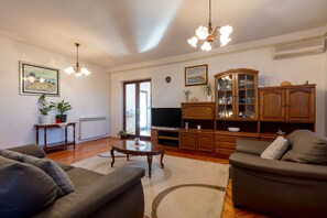 Living room - Holiday Home in Zemunik Donji With Private Pool (Zemunik Donji)