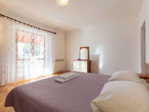 House | 2 bedrooms, individually furnished, bed sheets - Holiday Home in Zemunik Donji With Private Pool (Zemunik Donji)