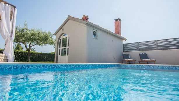 Outdoor pool - Luxurious Villa in Zadar With Pool and Parking (Zadar)