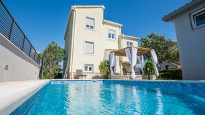 Exterior - Luxurious Villa in Zadar With Pool and Parking (Zadar)