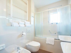 Apartment | Bathroom - Modern Newly Built Apartment, Geat Location, Private Parking Space, WiFi (Zadar)