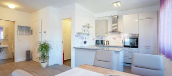 Modern Newly Built Apartment, Geat Location, Private Parking Space, WiFi