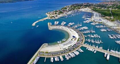 Luxury Holiday Home in Bibinje near Sea