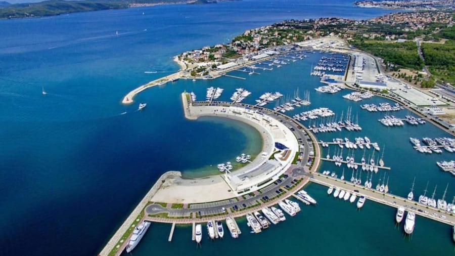 Luxury Holiday Home in Bibinje near Sea