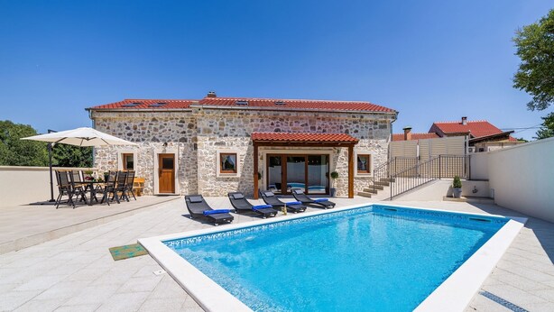 Exterior - Beautiful Villa With High Privacy, Swimming Pool, Charming Taverne With BBQ (Sukosan)
