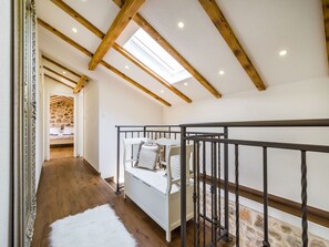 4 Schlafzimmer, individuell eingerichtet, Bettwäsche