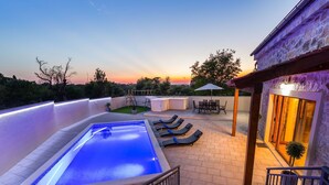 Exterior - Beautiful Villa With High Privacy, Swimming Pool, Charming Taverne With BBQ (Sukosan)