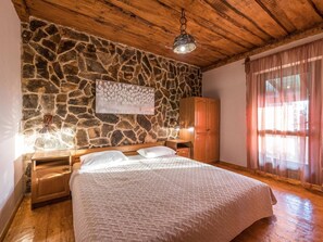 Nhà | 2 phòng ngủ, trang bị nội thất với thiết kế riêng biệt, bộ trải giường 