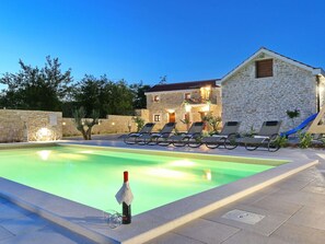 Villa | Pool | Indoor pool, outdoor pool, sun loungers - Villa in Prkos With Private Pool and Sea Nearby (Škabrnja)