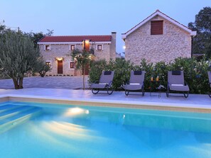 Villa | Exterior - Villa in Prkos With Private Pool and Sea Nearby (Škabrnja)
