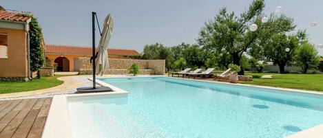 別墅 | 游泳池 | 室內游泳池和室外游泳池