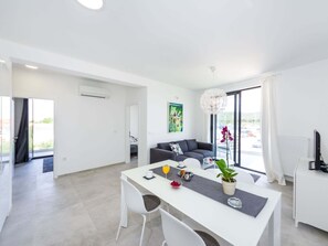 Dining - Modern Villa in Bibinje With Terrace (Bibinje)
