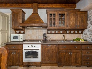 Villa | Private kitchen | Cookware/dishes/utensils
