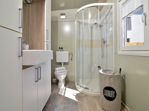 Mobile Unterkunft | Badezimmer | Dusche, Handtücher