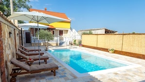 Exterior - Quiant Holiday Home in Gorica With Pool (Sukosan)