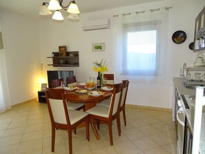 Dining - Quiant Holiday Home in Gorica With Pool (Sukosan)